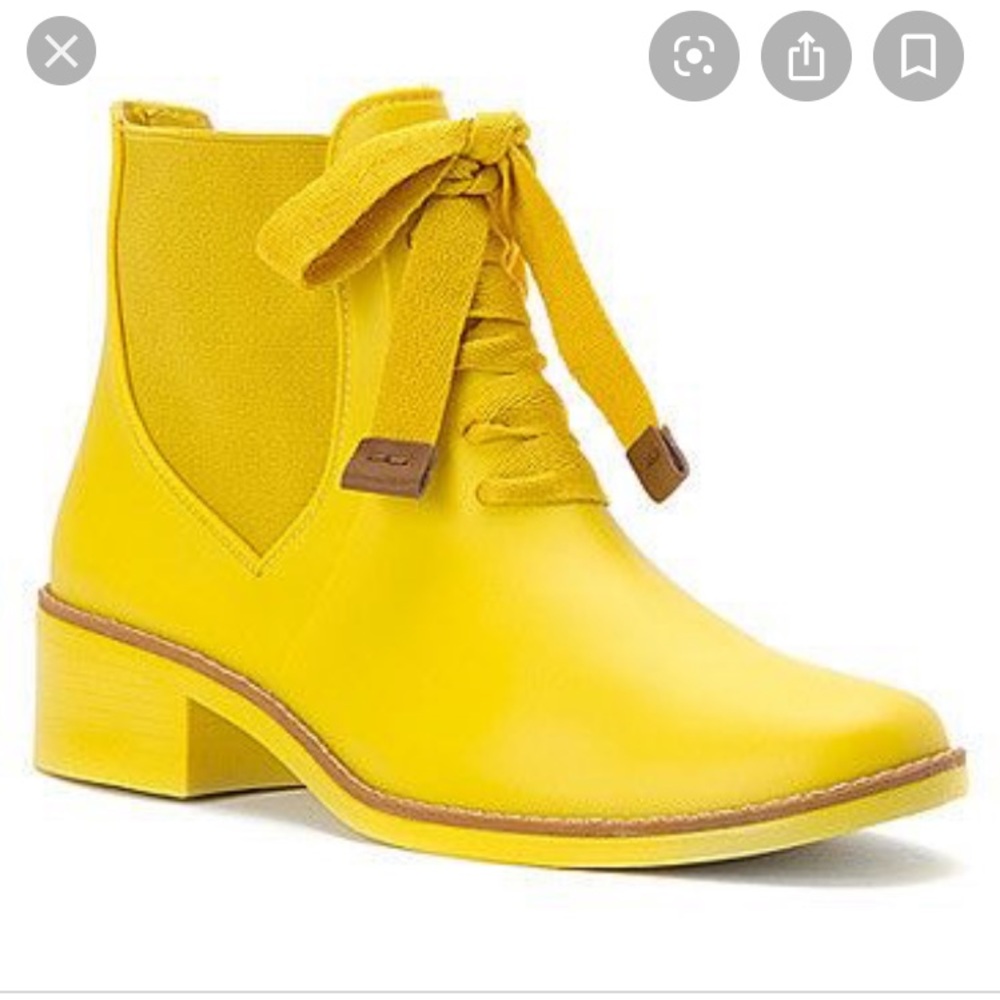 BERNARDO Lacey Rain Boots Yellow 9